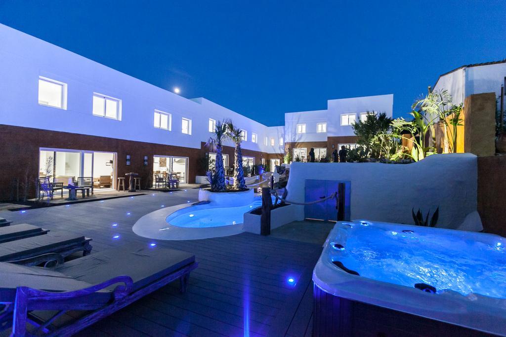 Vista Roses Mar - Villas Batik Exterior photo