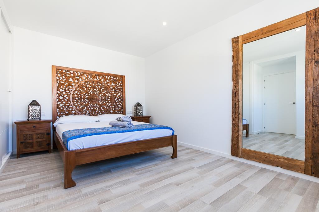 Vista Roses Mar - Villas Batik Exterior photo