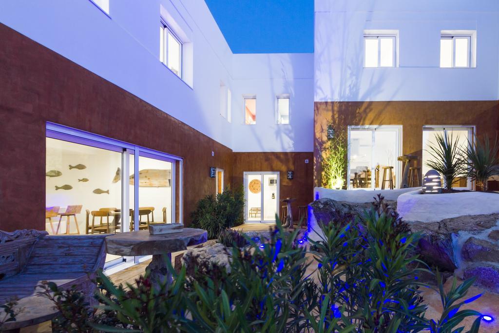 Vista Roses Mar - Villas Batik Exterior photo