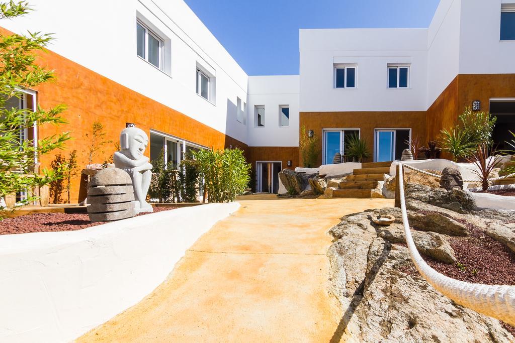 Vista Roses Mar - Villas Batik Exterior photo