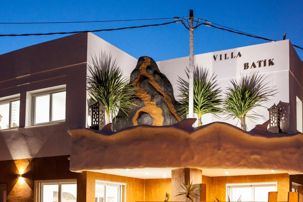 Vista Roses Mar - Villas Batik Exterior photo